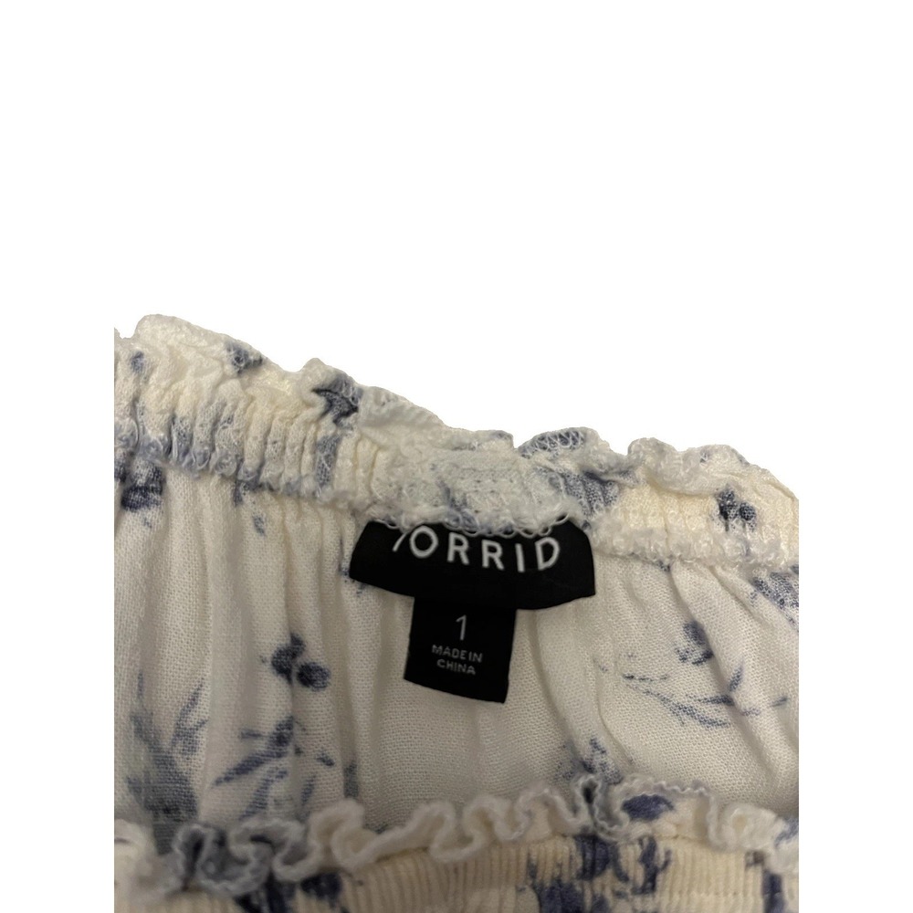 TORRID Women's Blouse White W Blue Floral On/0ff Shoulder Lots Of Stretch Sz 1 - Picture 4 of 5